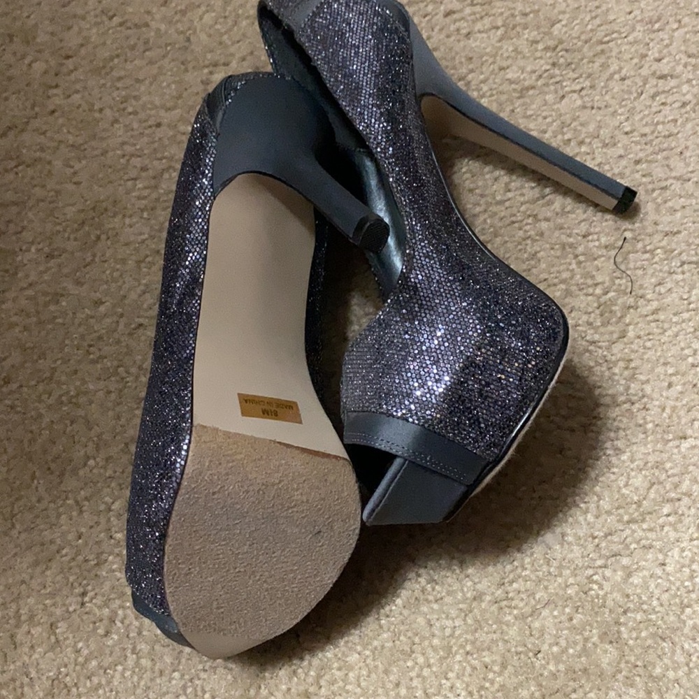 Grey Heels - Picture 4 of 7